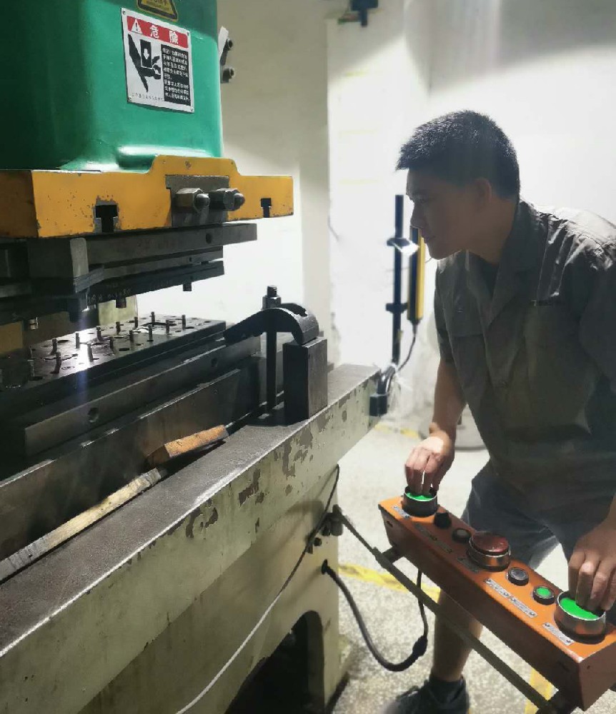 精密五金沖壓廠詳細(xì)解說，沖壓加工車間都需要什么？