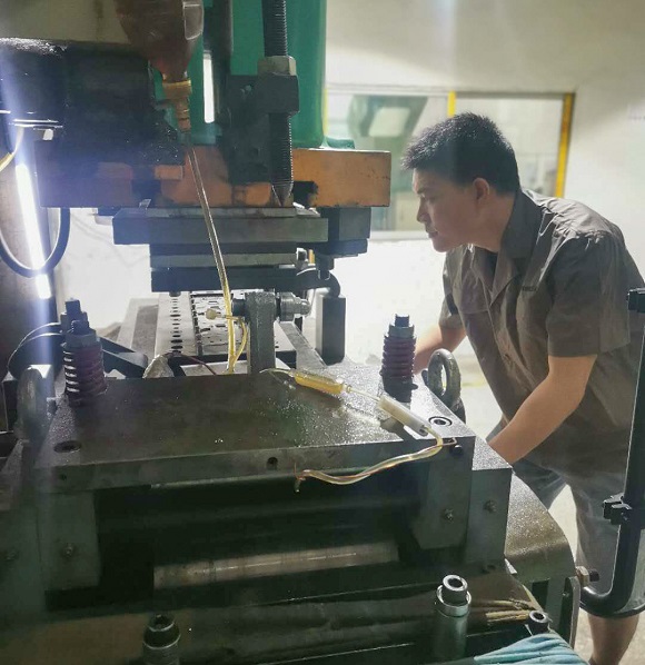 1606129191181963.jpg 沖壓設備.jpg