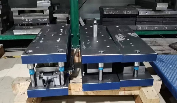 1606904464157668.jpg 五金沖壓模具.jpg